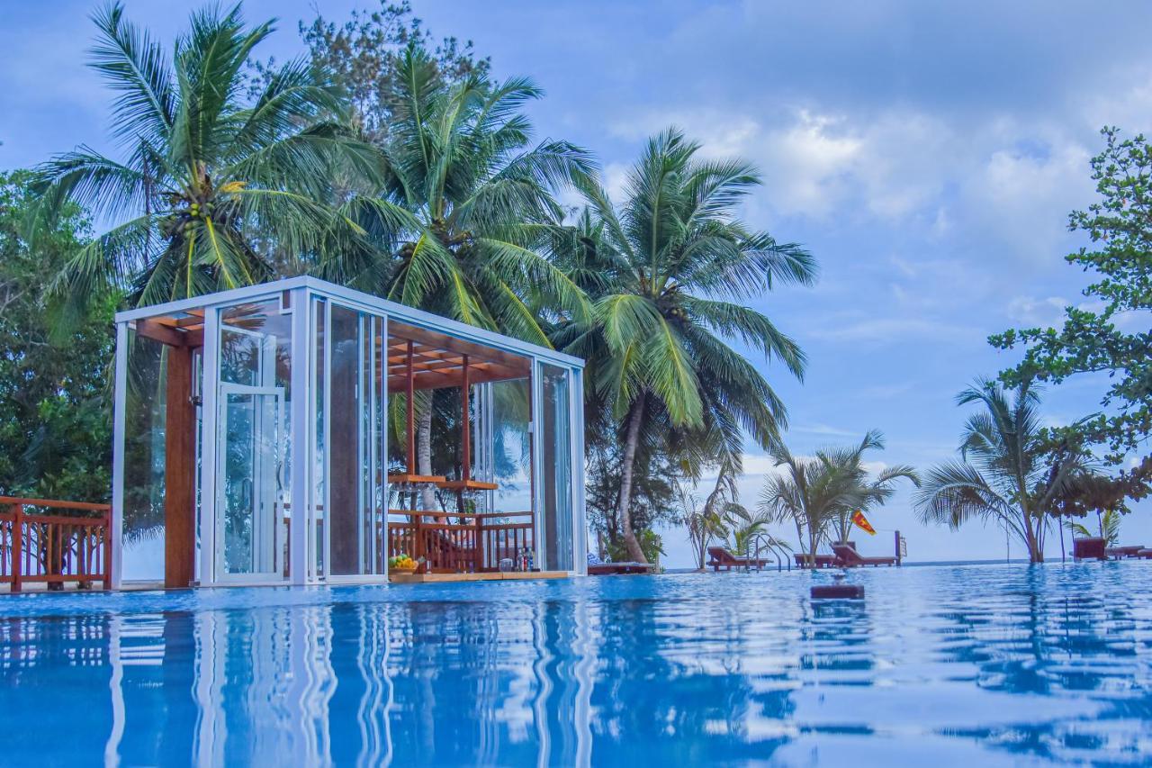 Marakolliya Beach Resort Tangalle Exterior photo