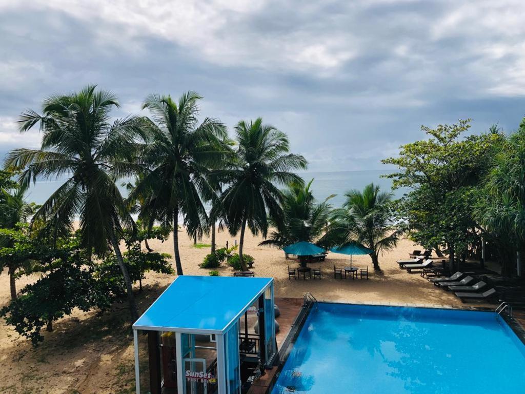 Marakolliya Beach Resort Tangalle Exterior photo